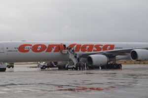 Grupo de venezolanos quedó varado en aeropuerto de Argentina por lío de aviones iraníes