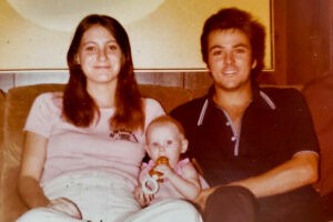 Hallan viva a una mujer desaparecida en 1980 tras el homicidio de sus padres