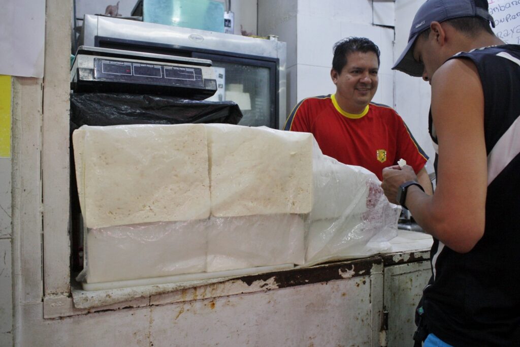 Kilo de queso paisa sube de precio y se ubica en Bs. 35,5 #MercadoGuaicaipuro