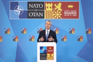 La OTAN se compromete en su nuevo concepto estratégico a defender "cada centímetro de territorio aliado"