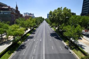 La inusual imagen del paseo de la Castellana de Madrid completamente vacío por la cumbre de la OTAN