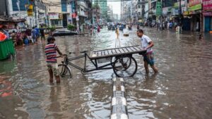 La tormenta del siglo deja al menos 25 muertos en Bangladesh