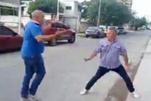 La vergonzosa trifulca entre dirigentes y “alacranes” de Acción Democrática en las afueras de la sede del partido en Porlamar (+Video)
