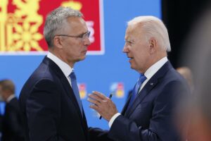 Líderes de la OTAN aprueban multiplicar sus tropas en el este de Europa