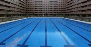 Líos en la piscina comunitaria: normas y sentencias para un chapuzón seguro | Mis Derechos | Economía