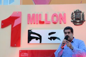 Maduro aprobó más de $400.000 para la construcción de viviendas del Movimiento de Pobladores (+Video)