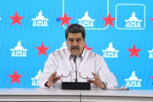 Maduro felicita a Petro por su triunfo en Colombia
