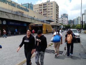 “Metan al venezolano de a pie en la agenda”: El reclamo de dos médicos al gobierno de Maduro y a la Plataforma Unitaria