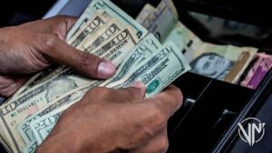 Pago en divisas disminuyó 20%, según Ecoanalítica