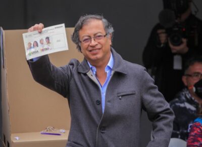Petro ejerció el derecho al voto y pidió a los colombianos a sufragar masivamente