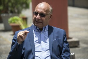 "Petro no debe acabar con las políticas de Duque hacia