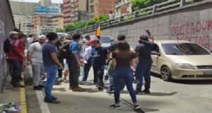 Polichacao detiene a 4 activistas de Voluntad Popular en la Av. Libertador