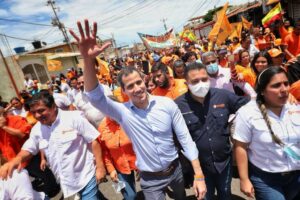 Políticos de gira por el país: una estrategia necesaria pero no suficiente, según analistas