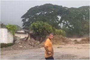 Registran desbordamiento de ríos y deslizamientos en Mérida por el paso del ciclón tropical (+Videos)