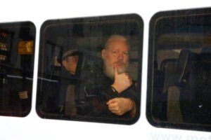 Reino Unido aprueba la extradición de Julian Assange a EEUU