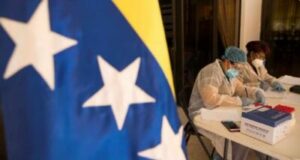 SVInfectología advierte que el peligro del covid-19 no ha pasado y recomienda una cuarta vacuna