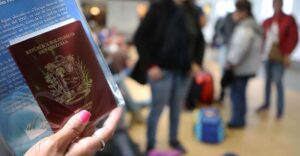 Saime anuncia que atenderá situación de pasaportes en Chile: 63.000 venezolanos esperan por una cita  - El Diario