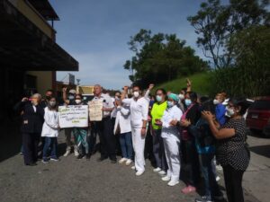 Sanitarios de Mérida exigen el pago de sus beneficios