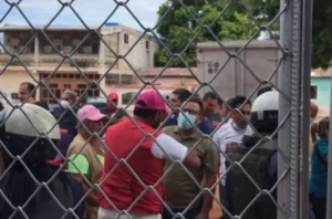 Se registró trifulca entre oficialistas y opositores durante visita de Guaidó en el Zulia (VIDEO)