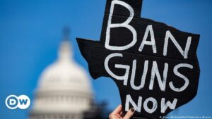 Senado EE.UU. aprueba histórico proyecto de ley contra las armas | El Mundo | DW