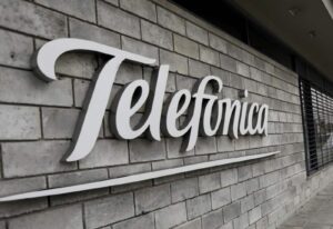 Telefónica intervino más de 860.000 teléfonos en 2021 a petición del régimen de Nicolás Maduro  - El Diario