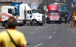 Transportistas de Perú vuelven a paro por altos precios de combustibles