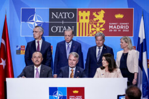 Turquía acepta que Suecia y Finlandia se sumen a la OTAN