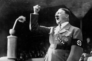 Unas cartas del mdico de Hitler muestran la preocupacin que el dictador tena por su voz: "Si hay algo malo, tengo que saberlo"