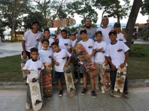 la fundación que enseña valores de la vida a través del skateboarding en Venezuela