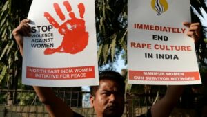 ¡REPUDIO! Un grupo de hombres violó a una madre y su hija de 6 años en India tras ofrecerles transporte