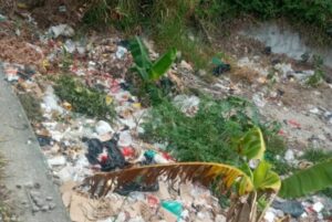 ▷ #Yaracuy | Vecinos de Barrio Centro advierten que acumulación de basura desatará brote de enfermedades #9Jun