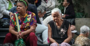 Acceder a pólizas de seguro, misión imposible para los ancianos en Venezuela