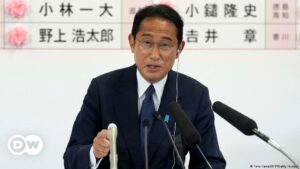 Kishida dice que continuará el legado de Abe y promete impulsar defensa | El Mundo | DW
