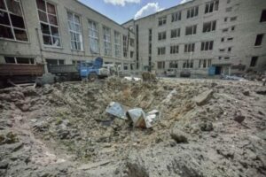 Al menos 18 muertos en ataque ruso contra edificio en Donetsk