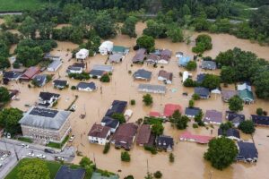 Al menos ocho muertos en las "devastadoras" inundaciones en Kentucky