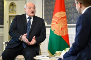 Alexander Lukashenko asegura que la guerra en Ucrania debe terminar para evitar una "guerra nuclear"