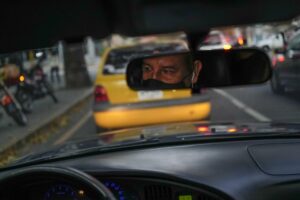Aplicaciones de taxis ganan terreno en Venezuela ante mal servicio del transporte público
