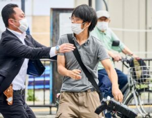 Asesino del ex primer ministro japonés confiesa que lo mató por venganza personal