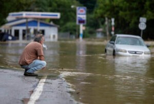 Aumentan a 15 los fallecidos por inundaciones en Kentucky