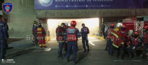 Bomberos logran controlar incendio en depósito de desechos del BCV