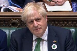 Boris Johnson: "Me ir pronto y con la cabeza alta"