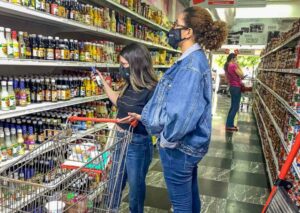 Calidad y precio: Aseguran que el consumidor venezolano «aprendió a comprar lo que necesita»