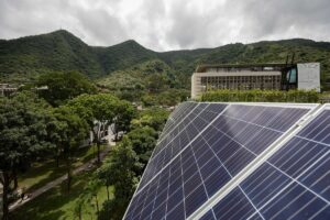 Chavismo quiere usar energía solar para "estabilizar" el sistema eléctrico nacional
