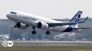 Compañías aéreas chinas compran casi 300 aviones a Airbus | El Mundo | DW