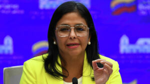 Delcy Rodríguez acusa a Reino Unido de querer “robar” oro venezolano