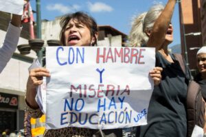 Docentes venezolanos manifiestan su descontento con el monto correspondiente al bono vacacional