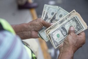 Dólar paralelo registra nuevo incremento del 0,73 % y se acerca a los Bs 6 este #25Jul