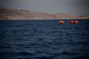 Dos heridos graves y un desaparecido tras estrellarse un helicóptero antiincendios en Grecia