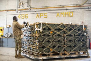 EEUU anuncia un paquete ayuda militar para Ucrania de 400 millones de dlares