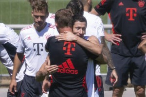 El Bayern confirma un "acuerdo verbal" con el Barcelona por Lewandowski; Xavi no puede viajar con el equipo a EEUU